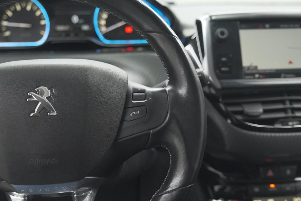 Peugeot 2008 puretech 130 allure | camera | apple carplay | parkeersensoren