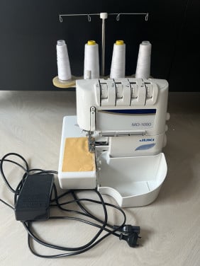 Juki lockmacine MO-1000