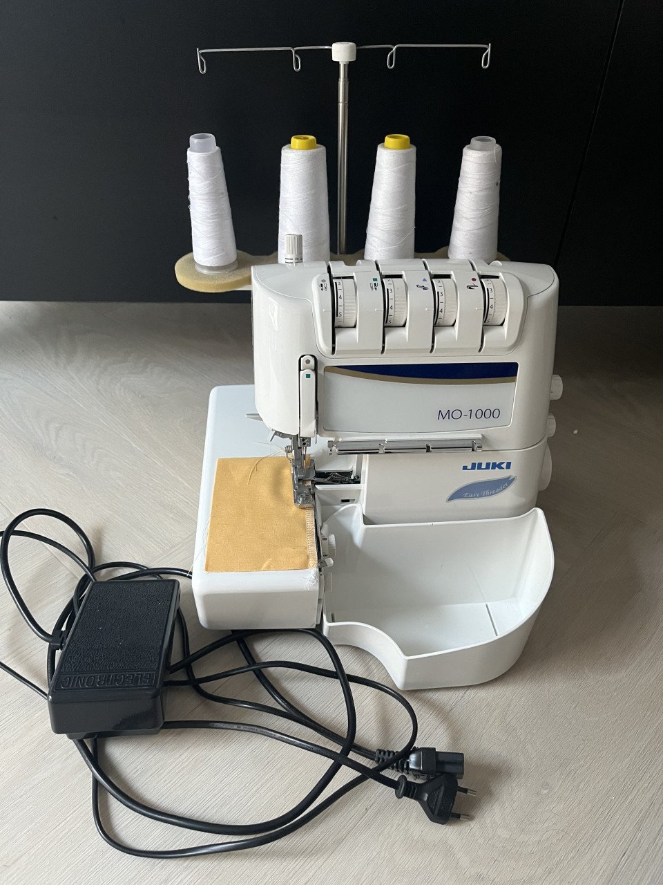 Juki lockmacine MO-1000