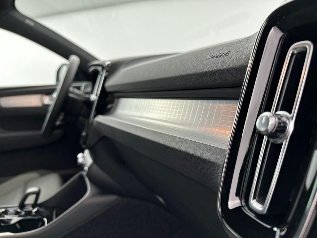 Volvo XC40 b4 204pk plus dark| 360camera| elek.stoelen| h&k sound|