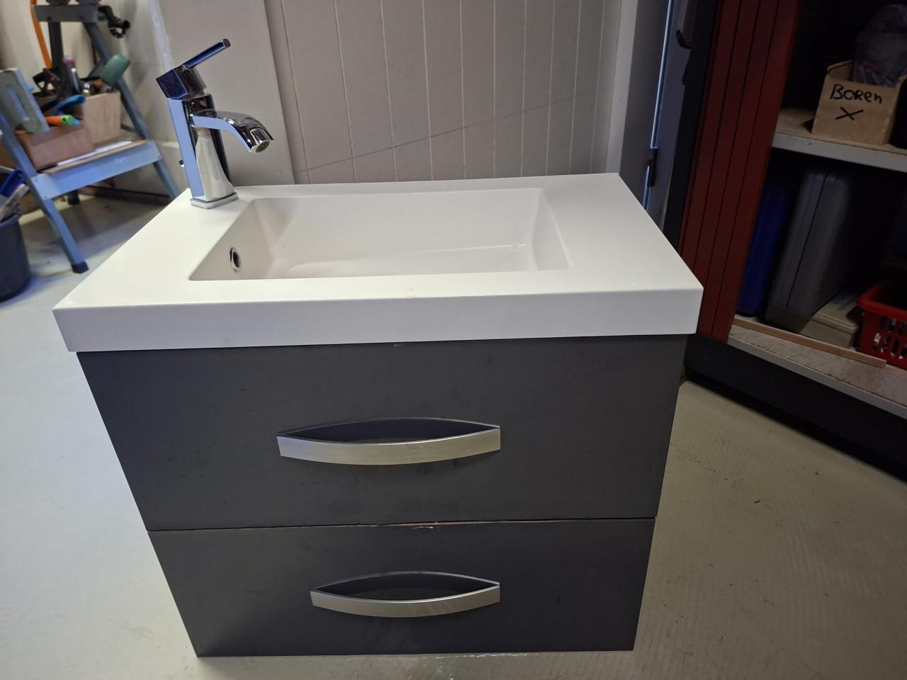 Badkamer meubel gratis af te halen