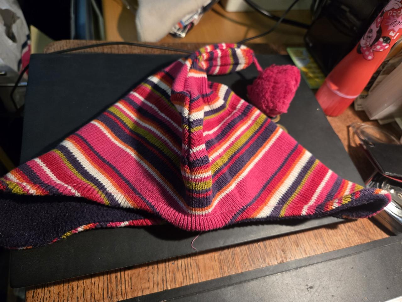 Muts met oorflappen en pompon van name It , maat 92-98