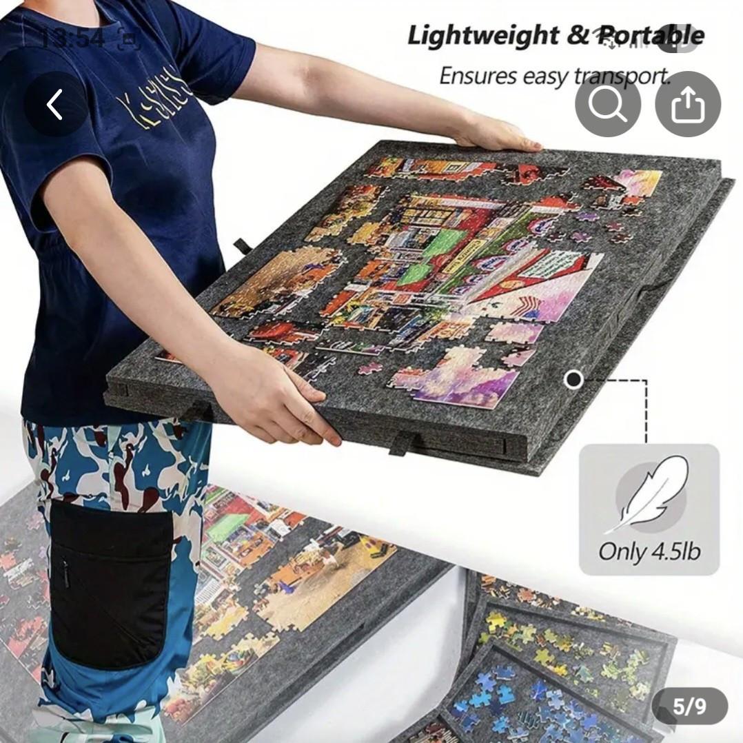 Een draagbare vilten tafelblad voor 1000-delige puzzels met lades