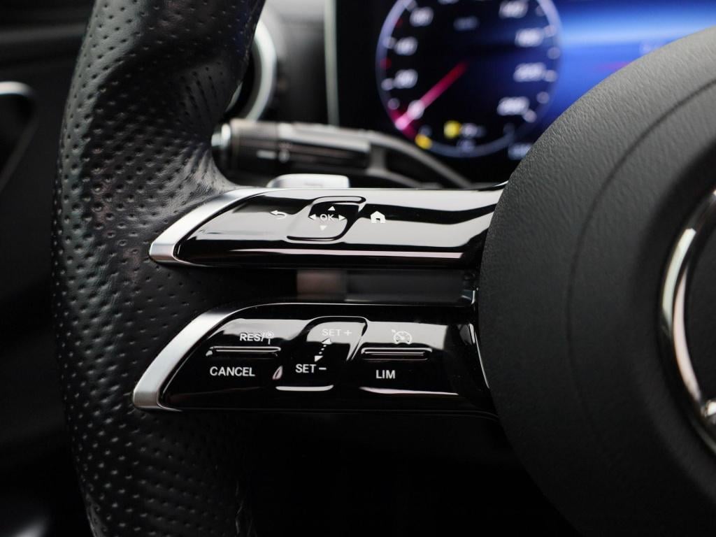 Mercedes-Benz C-Klasse 180 amg line | automaat | panoramadak | trekhaak | v
