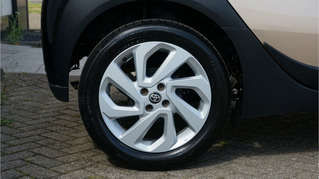Toyota Aygo x 1.0 vvt-i s-cvt first rijklaar incl. garantie