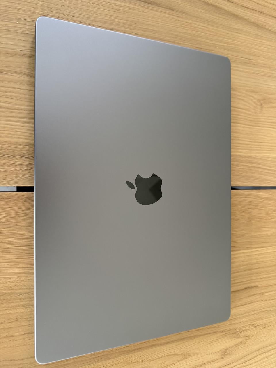 Macbook Pro 16” 16gb 512gb SSD