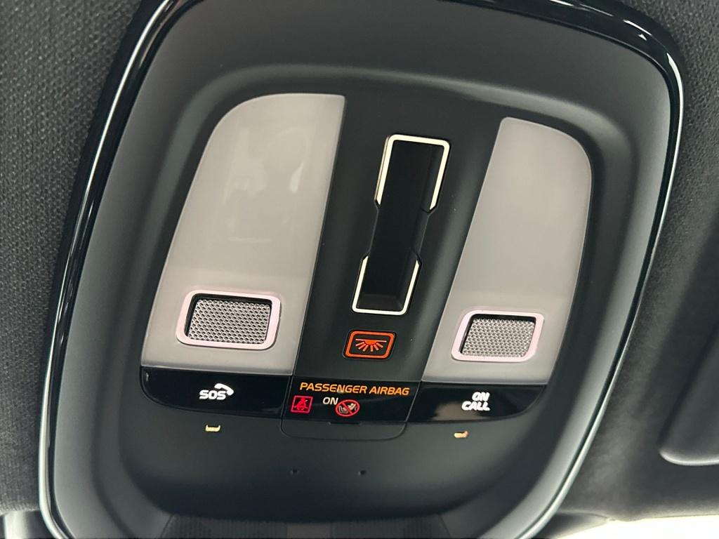 Volvo XC40 p8 408pk awd recharge r-design| pano| 360camera| h&k audio|
