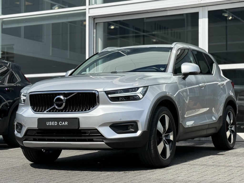 Volvo XC40 t3 160pk momentum | camera| trekhaak| h&k sound| stoelverw| carp