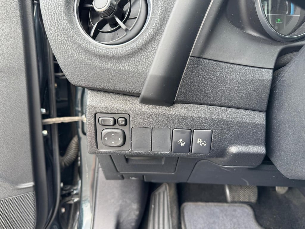 Toyota Auris 1.8 hybrid lease pro