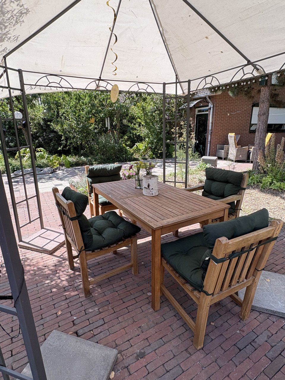 4 teakhouten tuinstoelen met kussens