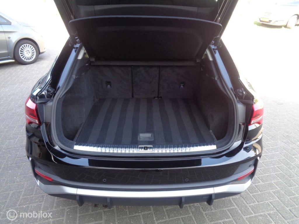 Audi Q3 35 tfsi sportback business/s-line/automaat/ecc/stoelverw/pdc/lm vel