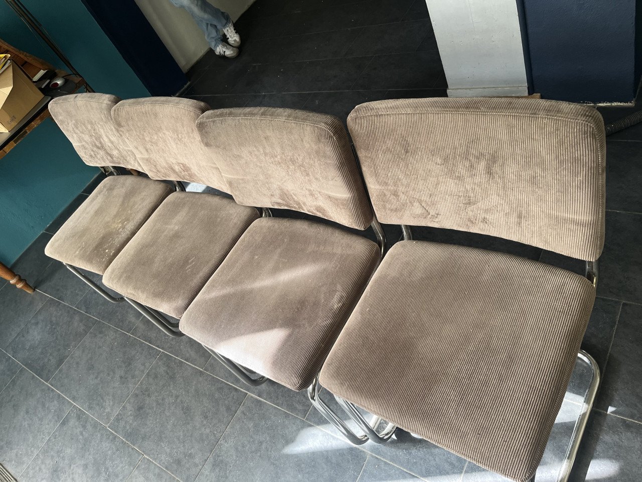 TEAB 4 eettafel stoelen