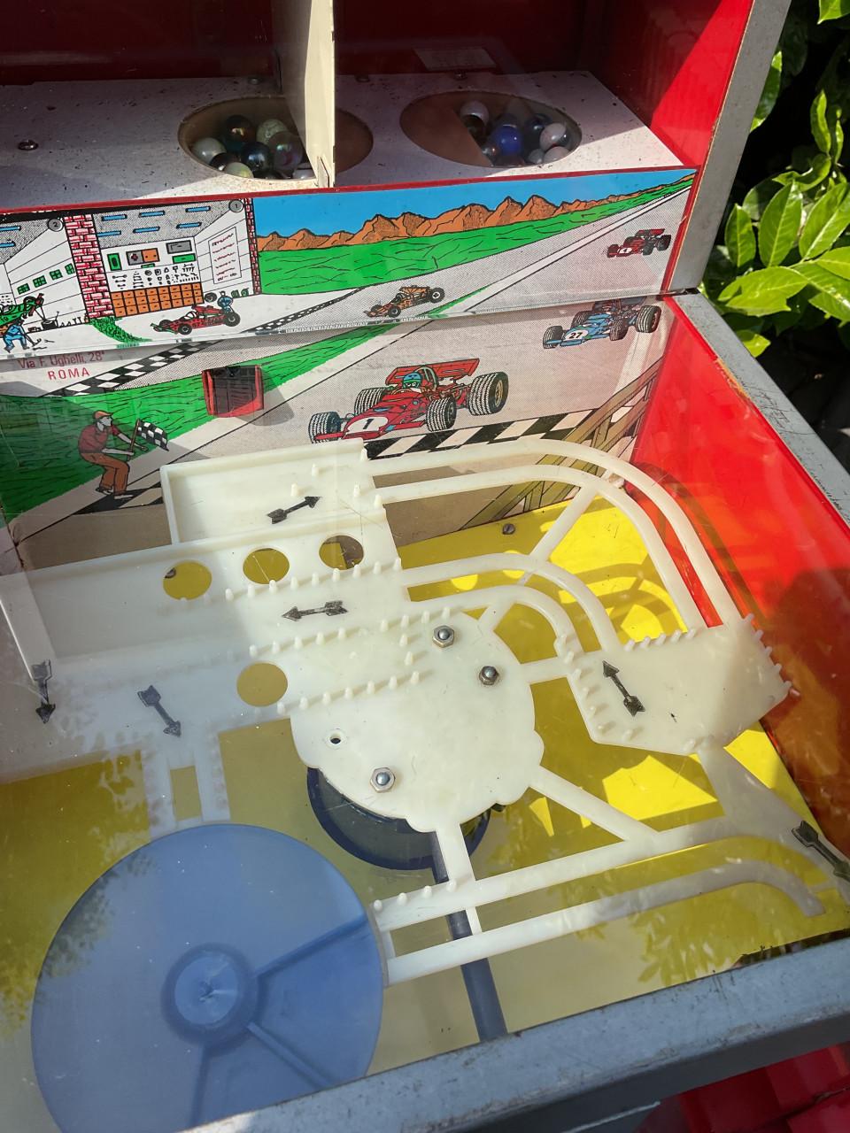 Vintage knikkerautomaat