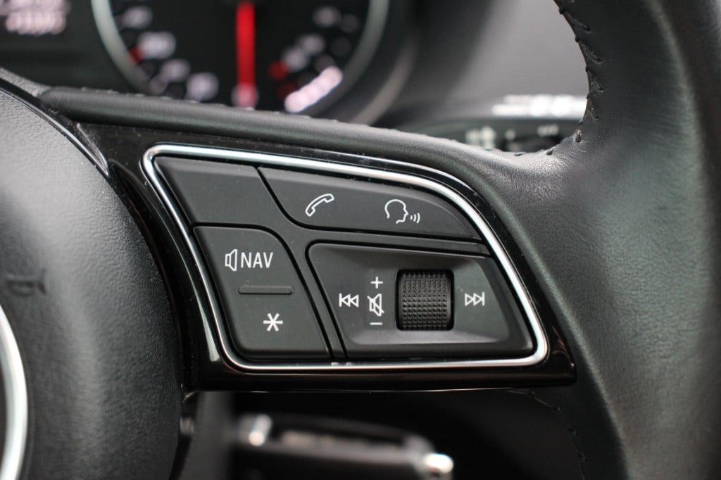 Audi Q2 1.4 tfsi | limited | s-tronic | led | navi