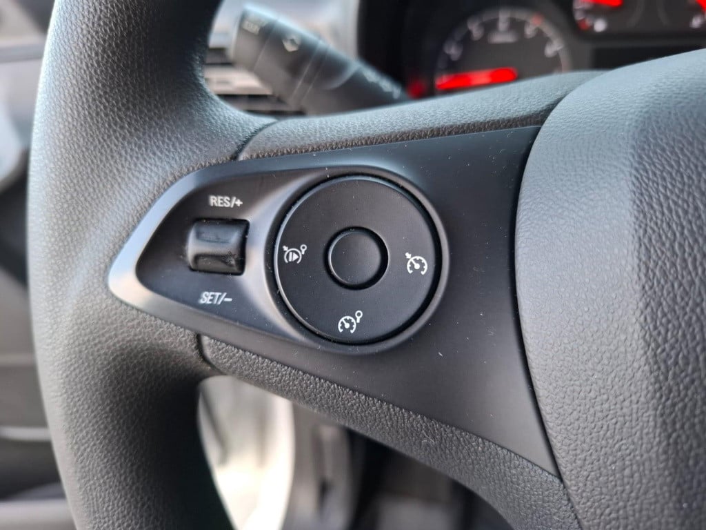 Opel Combo 1.5d l1h1 edition airco / cruise controle / navi / euro 6