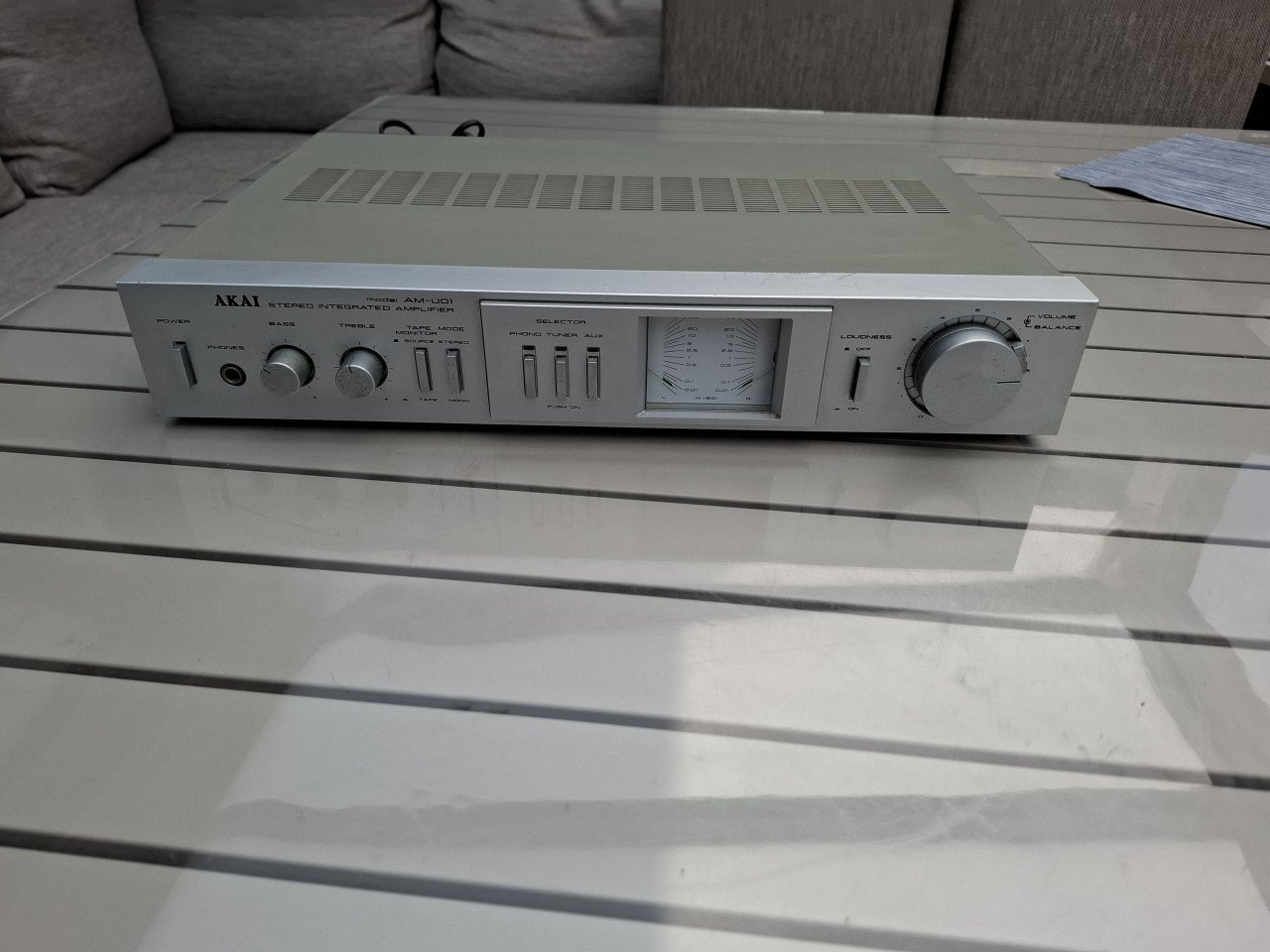 Akai AM-U01 eindversterker .