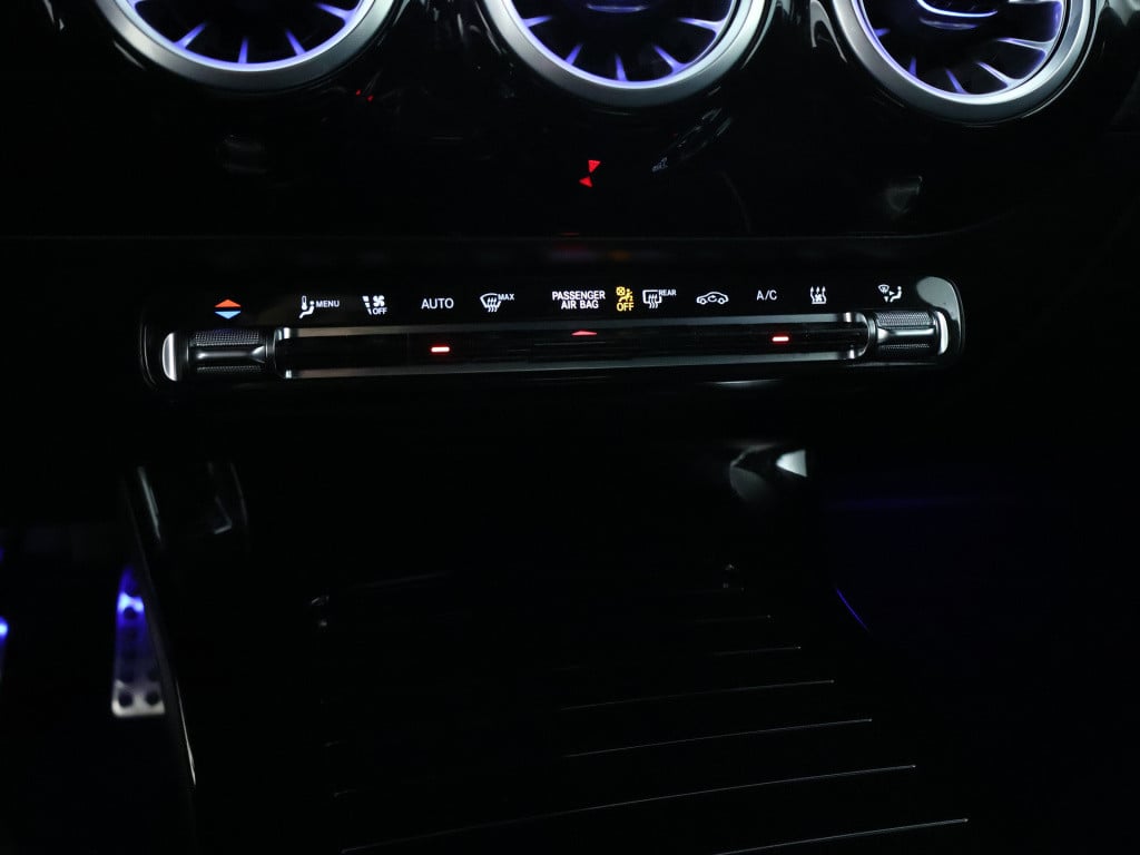 Mercedes-Benz Cla 250 e amg plug-in hybride | dodehoek detector | elektrisc