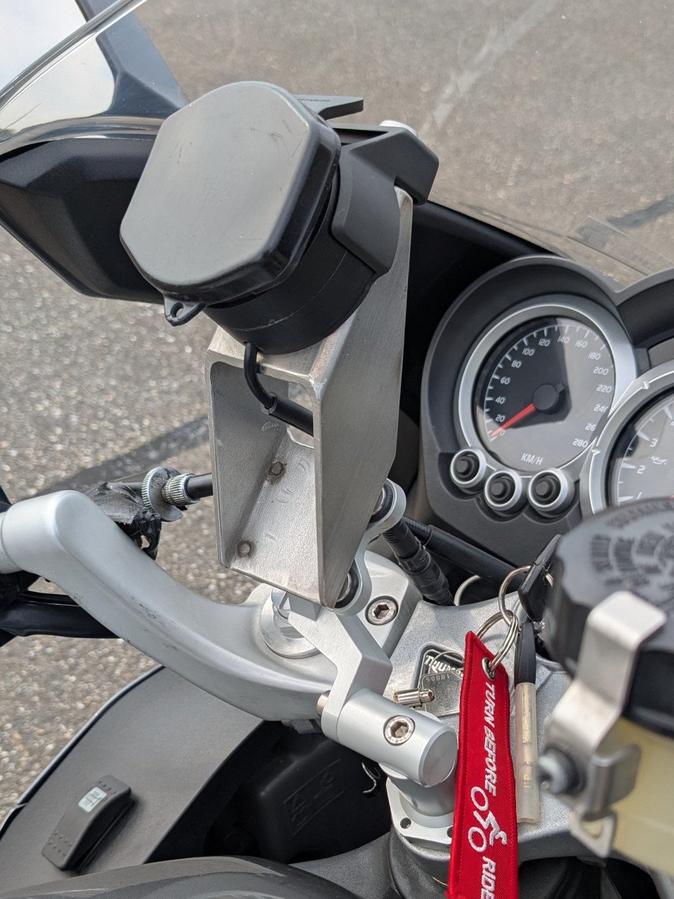 Triumph Sprint ST 1050 - Grijs - Met koffers