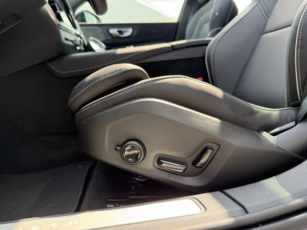 Volvo V60 t6 awd gt ultra dark