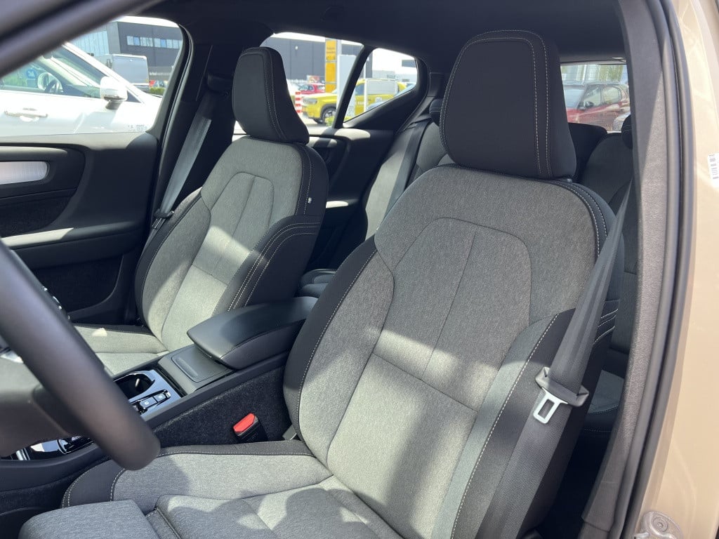 Volvo XC40 b4 197pk plus dark| adap.cruise| trekhaak|camera| googlemaps| el