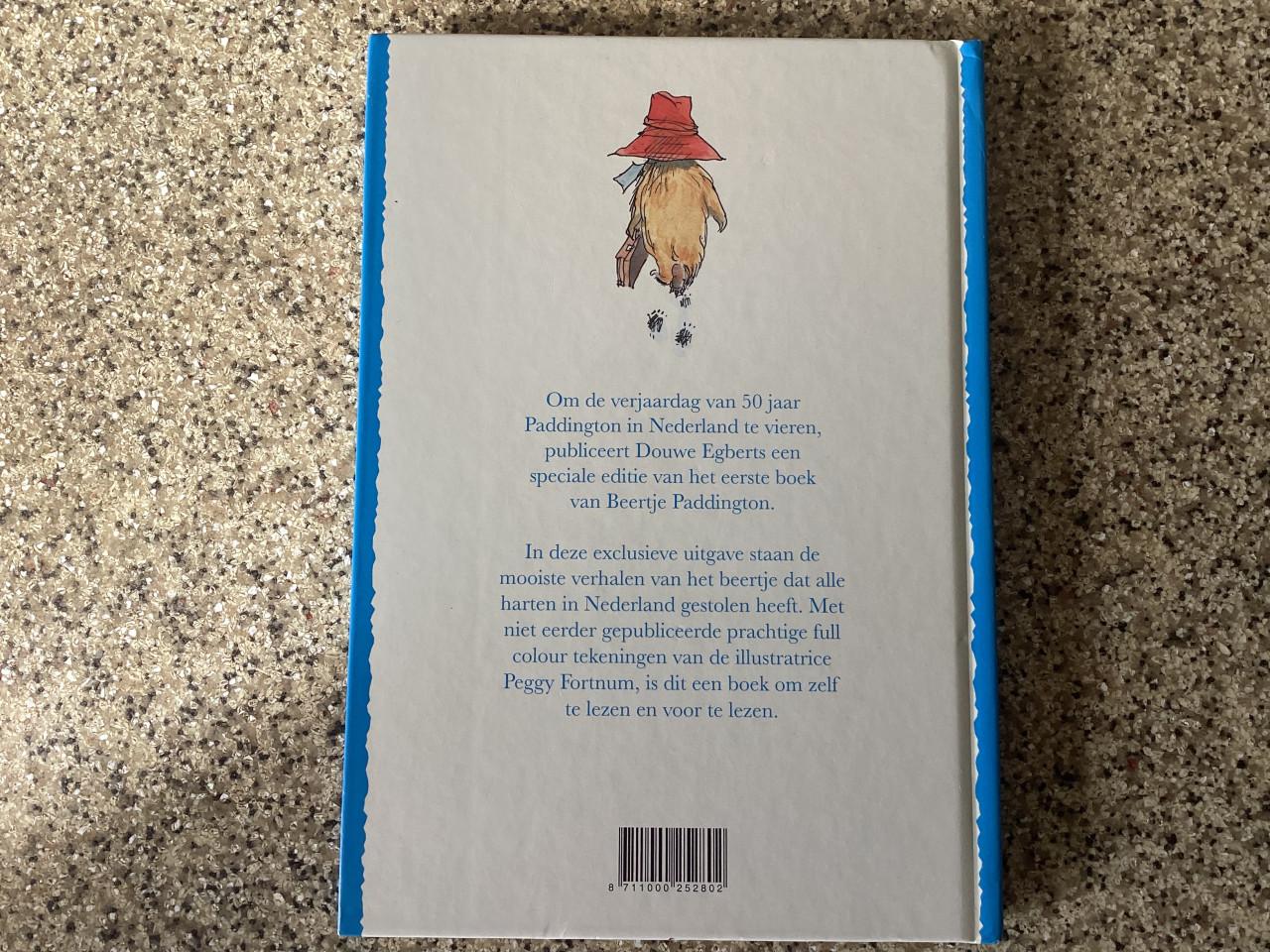 4 boekjes met harde kaft van Winnie-de-Poe en Beertje Paddington.