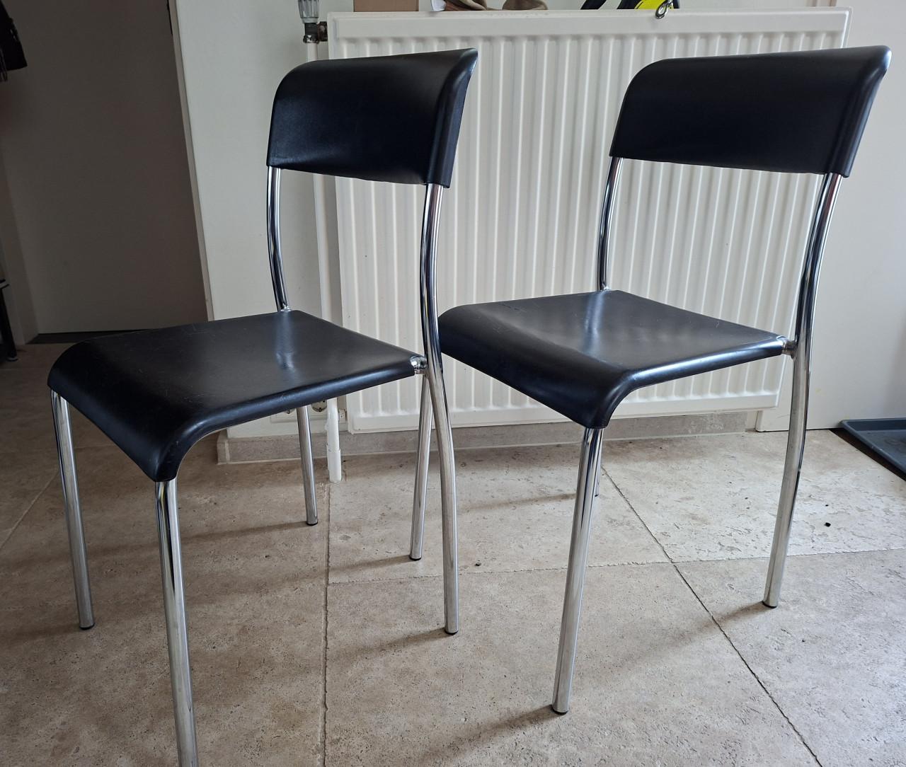 2 eetkamerstoelen