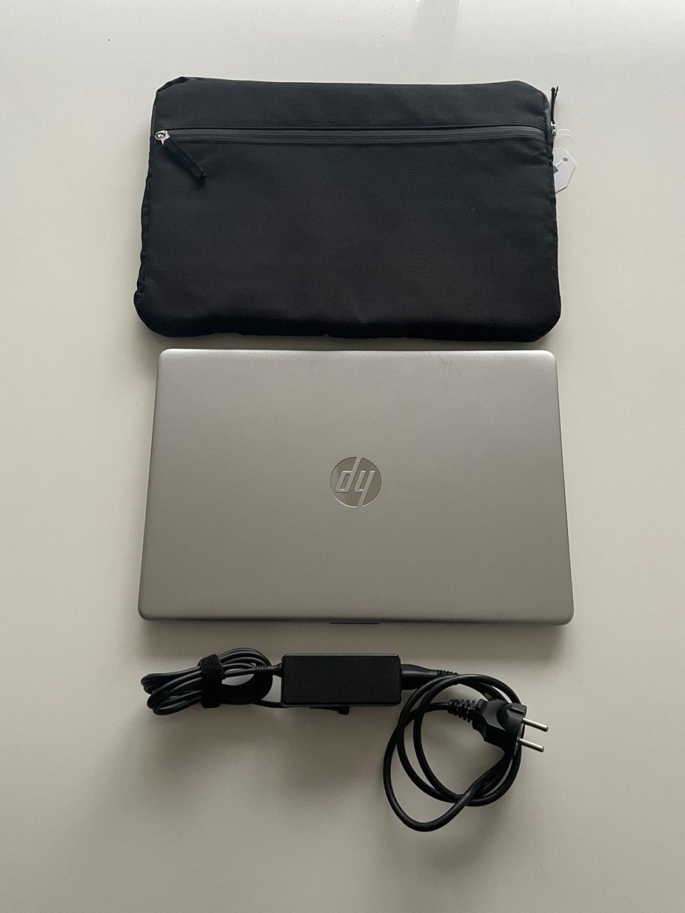 HP 15.6 inch Windows 11 AMD Ryzen 3 SSD Office en een nieuwe sleeve