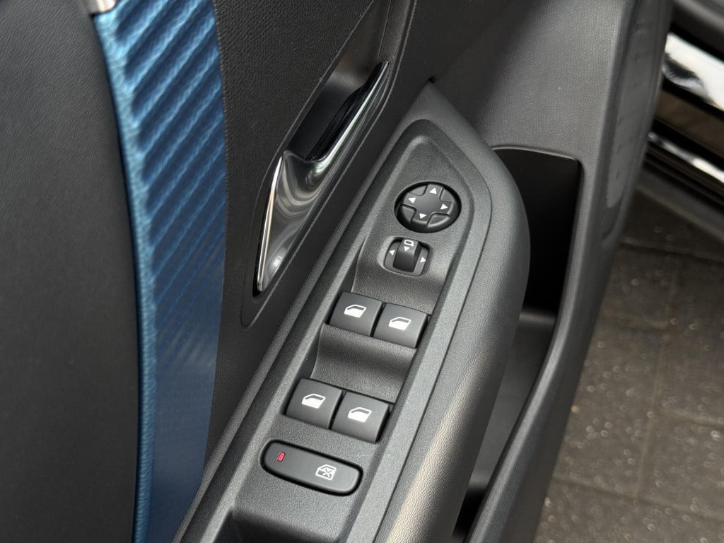 Citroen Ë-c4 shine 50 kwh | trekhaak afneembaar | panoramadak | stoelverwar