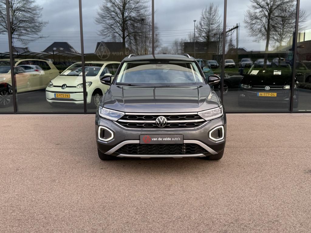 Volkswagen T-roc 1.5 tsi 150pk dsg style | trekhaak | navi | iq light | ada