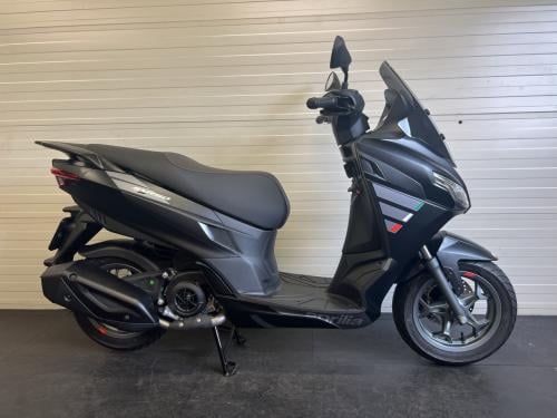 Aprilia SXR 50 mat zwart nu uit voorraad leverbaar!