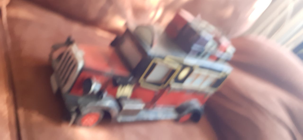 Grote blikken Auto.....................met Kado -Pakketjes