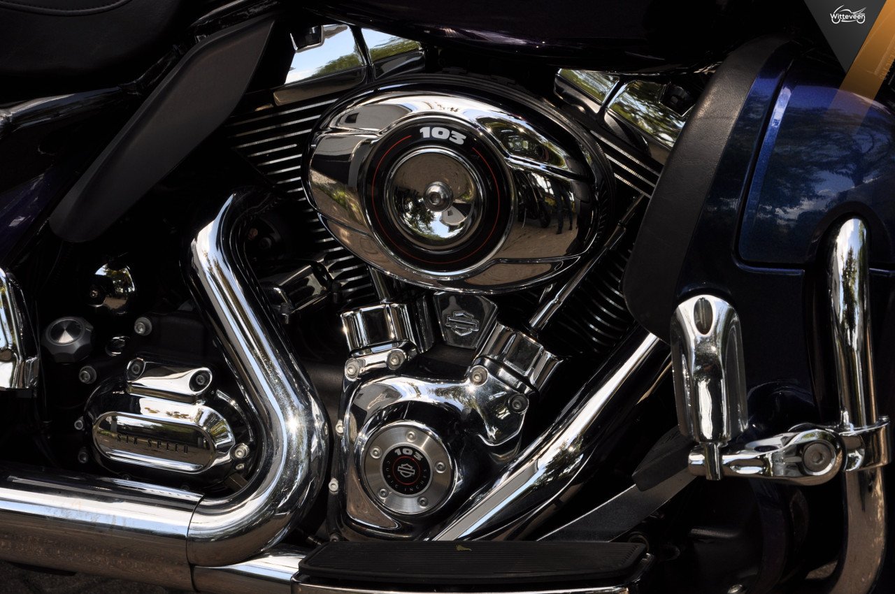 Harley Davidson FLHTK Electra Glide Ultra Limited 103 Ape, uitlaten