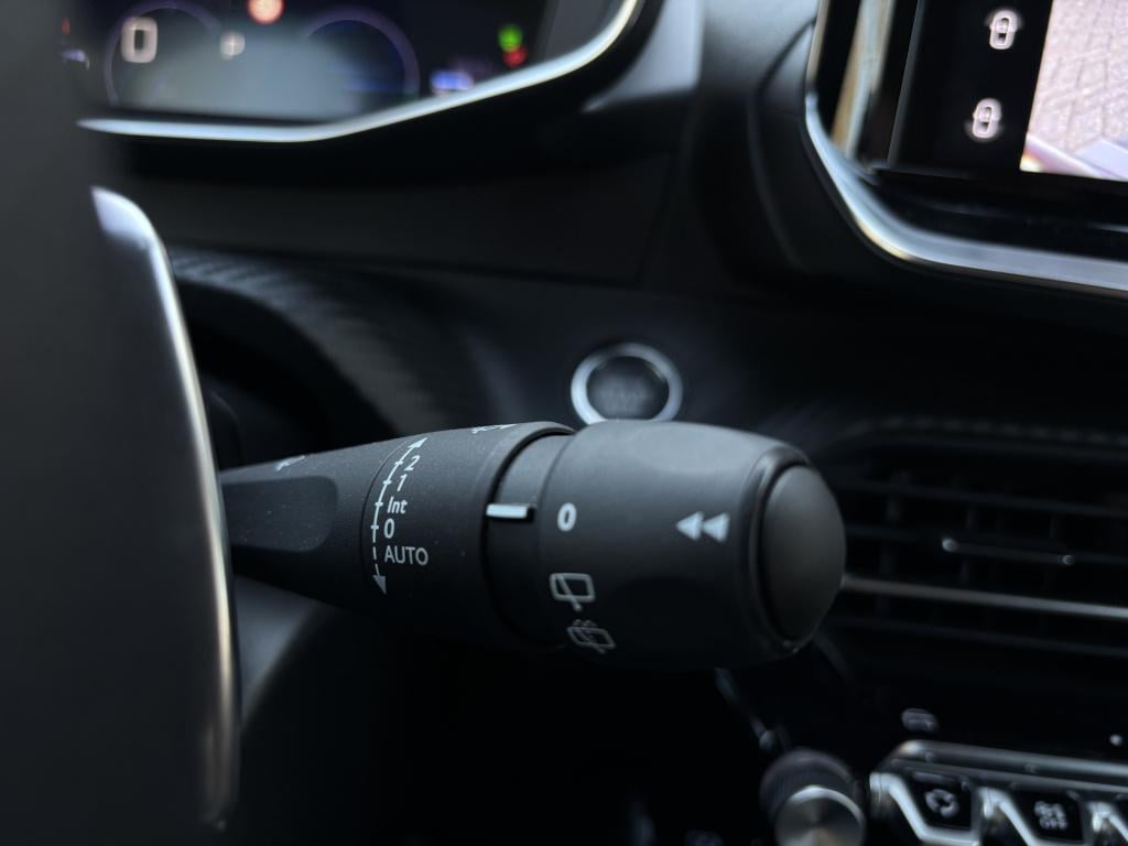 Peugeot 2008 gt automaat 1.2 hybrid 145
