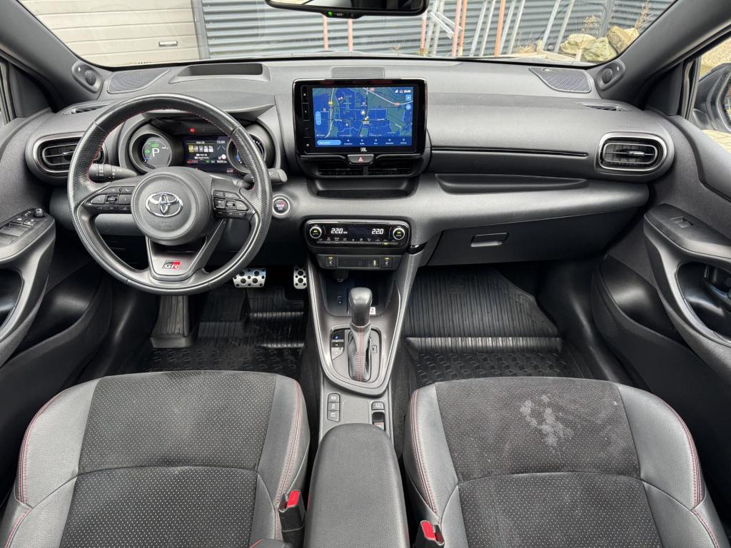 Toyota Yaris 1.5 hybrid gr sport premium pack, nl-auto!