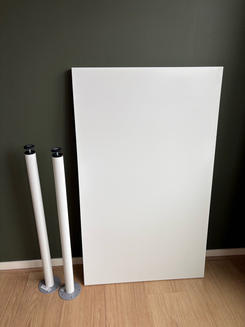 Bureaublad Linnman (100x60), Adils poten (2 st.)