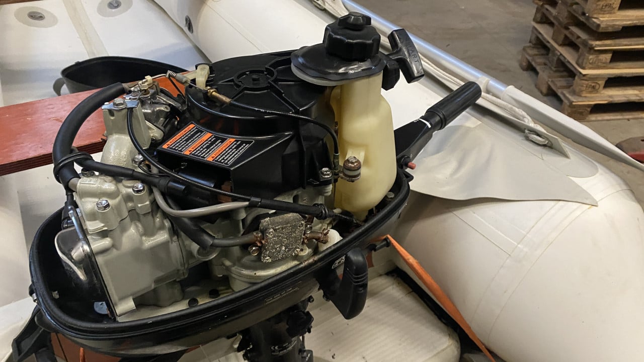 Rubberboot met 6pk motor en trailer
