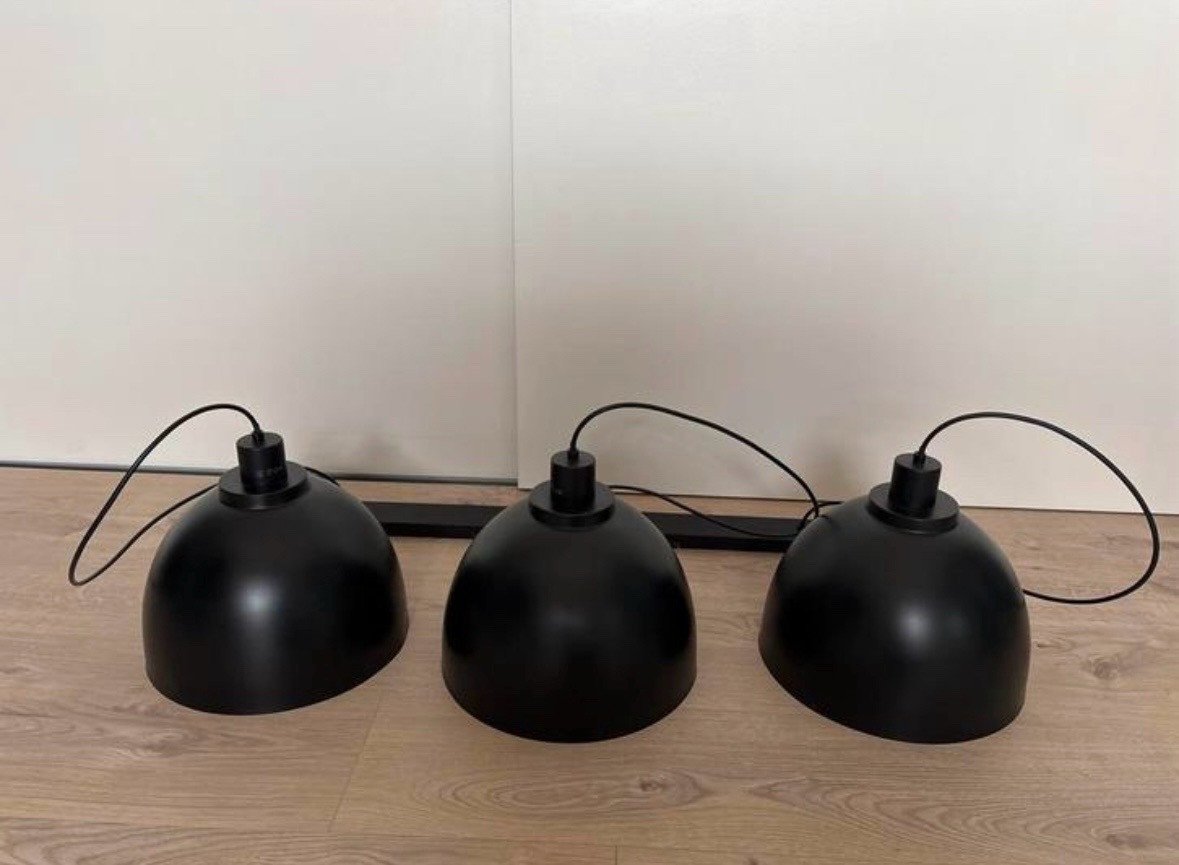 Lamp zwart met gouden binnenkant