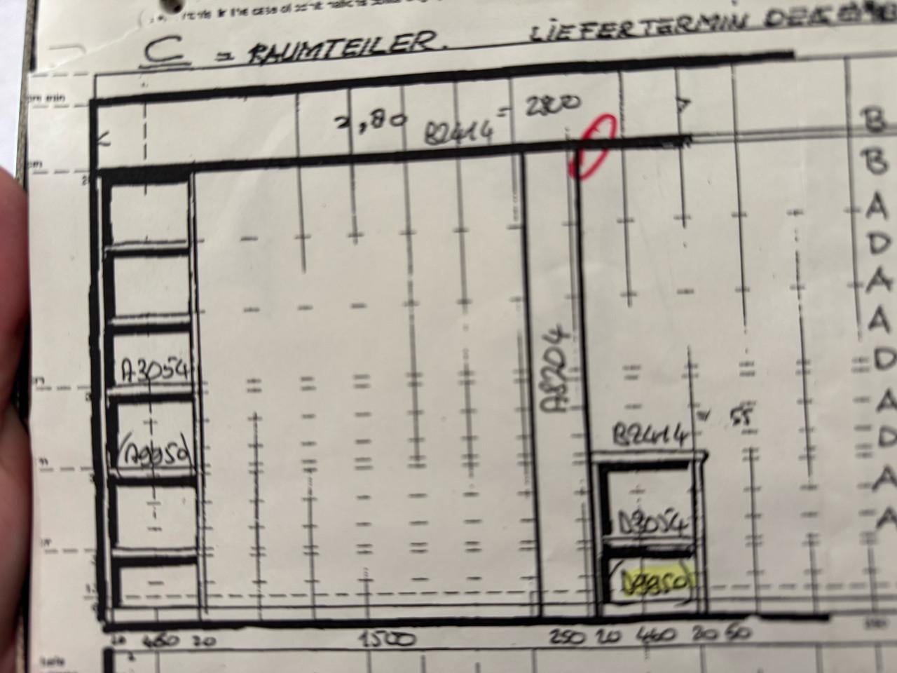 Set van mooi houten wandmeubel + tv-ombouwkast met veel planken
