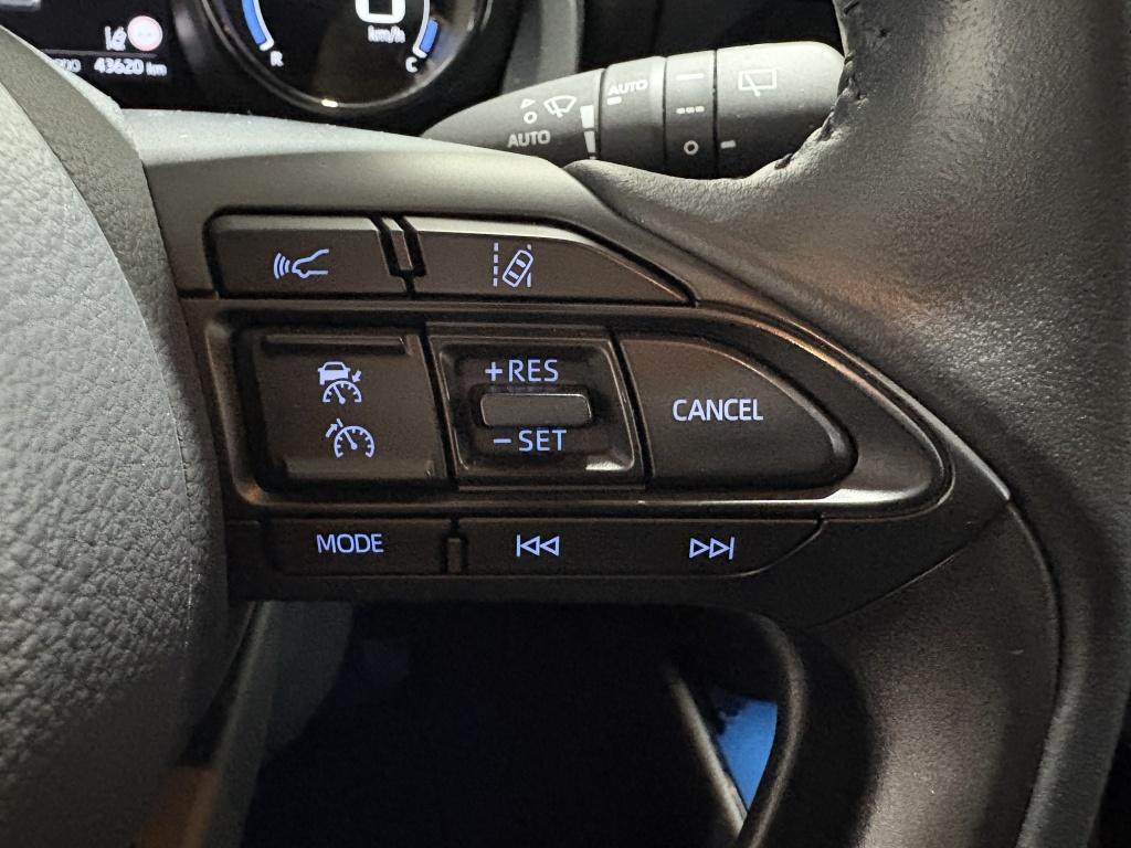 Toyota Yaris 1.5 hybrid executive| camera| stoel.verw| adap.cruise