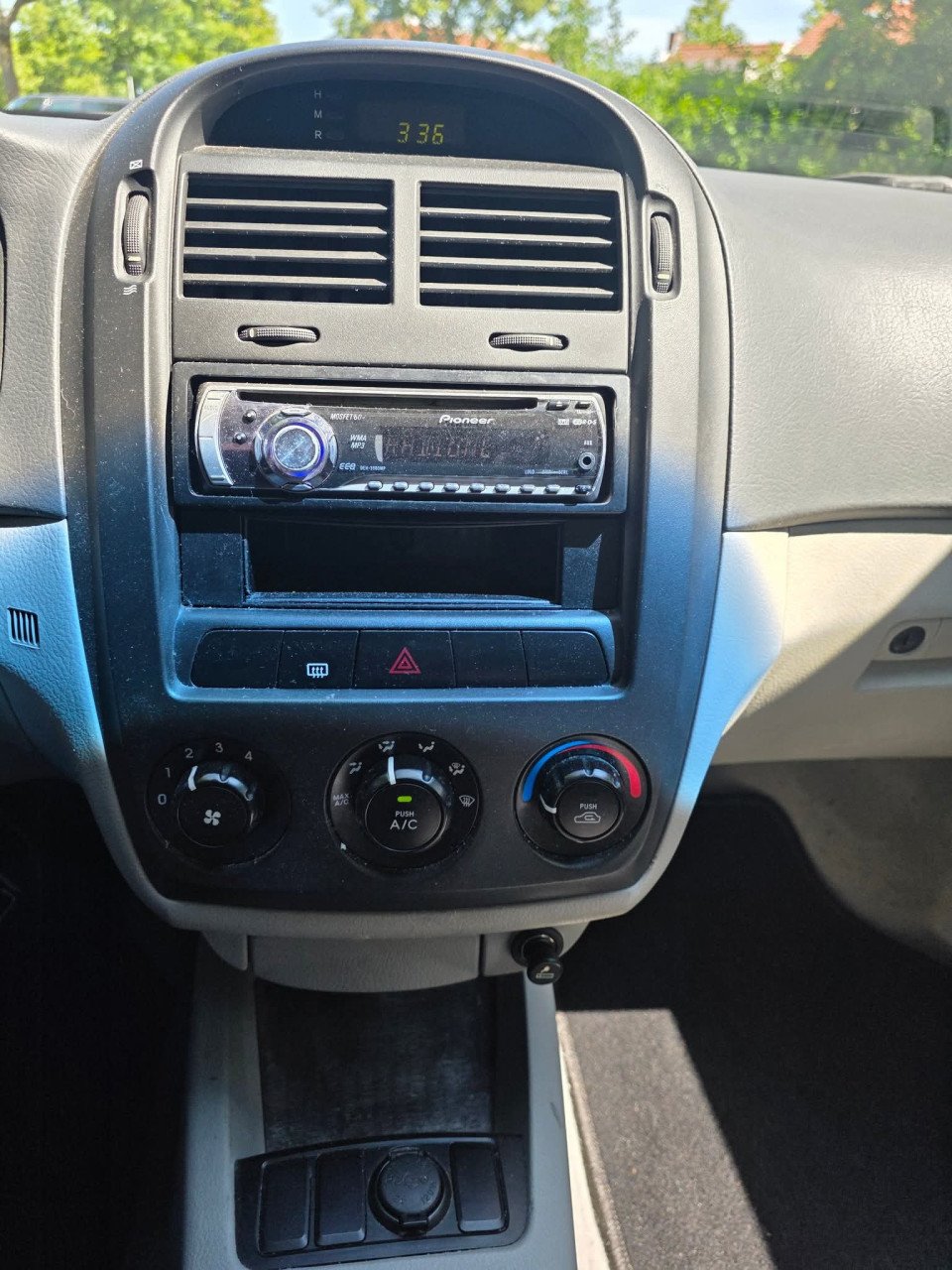 Tekoop nette Kia Cerato 1.6 I LX 16V