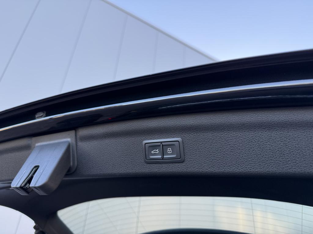 Audi Q3 45 tfsi ehybrid 245pk s edition | leder | black pakket