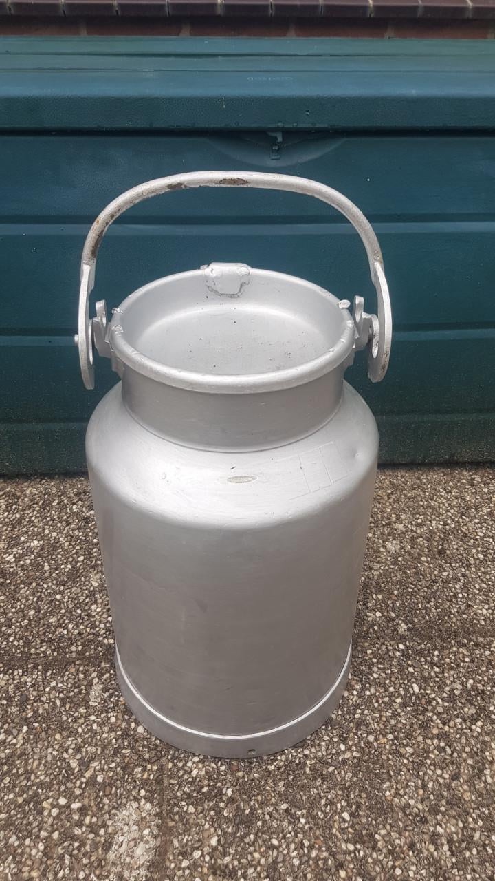 Geschilderde melkemmer