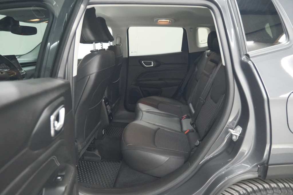 Jeep Compass 4xe 190 plug-in hybrid electric night eagle | camera | apple c