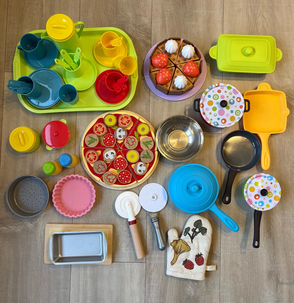 Houten speelkeuken met veel spulletjes