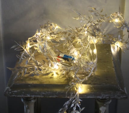 Kerst slinger parelmoer blaadjes en licht