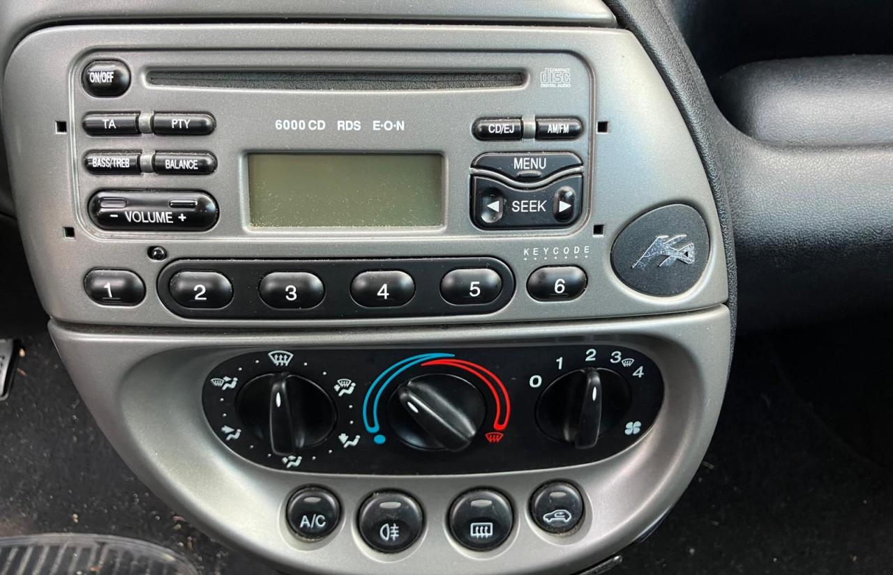 Ford Ka Blauw, juli 2004