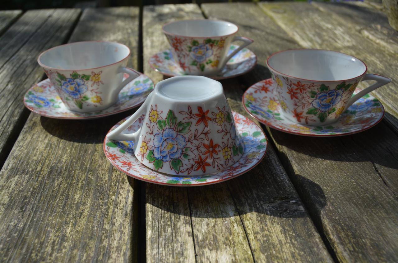 Prachtig kinder/poppenserviesje porselein