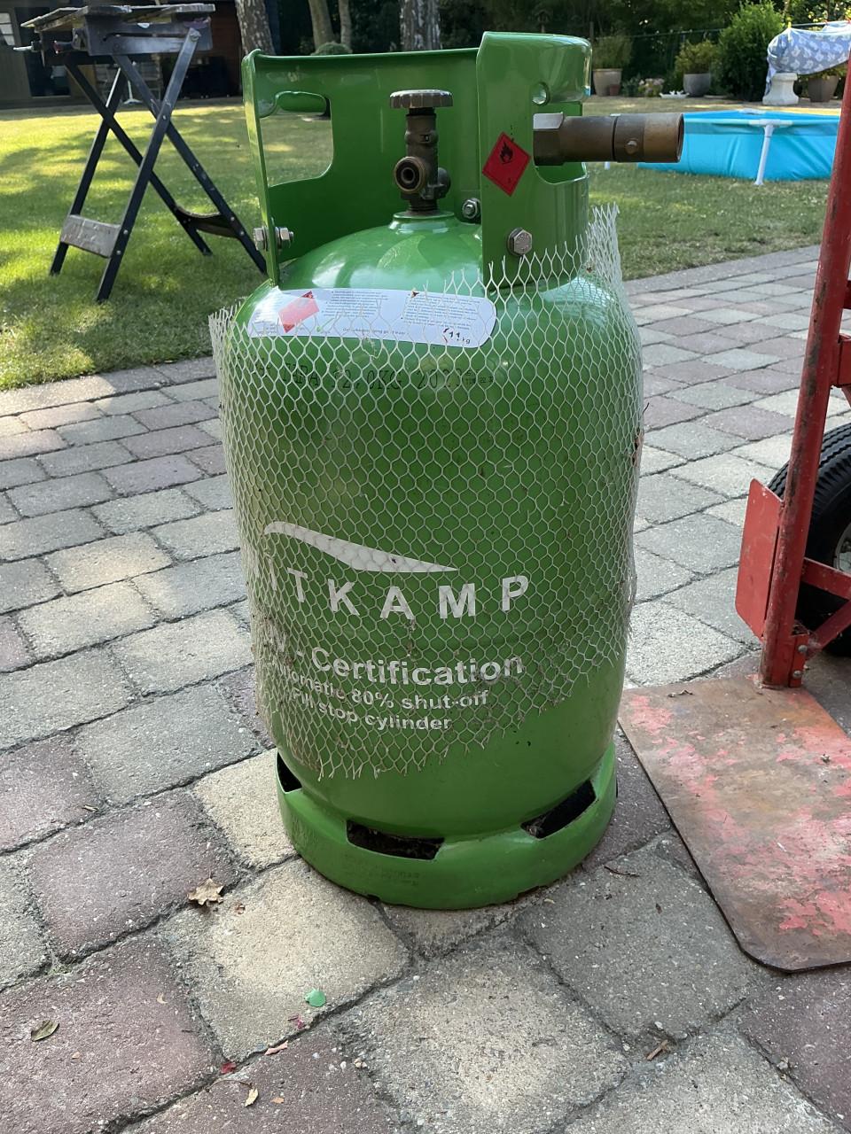 Gasfles met opvulkoppeling.