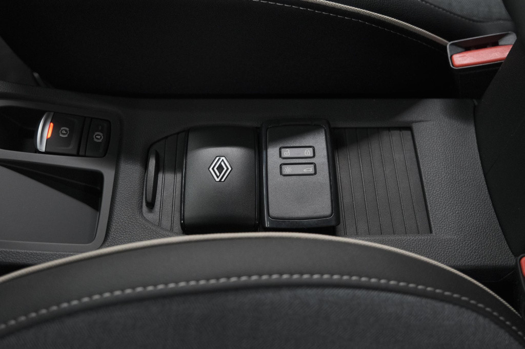 Renault Clio 1.6 e-tech full hybrid 145 techno | 360 camera | bose audio | 