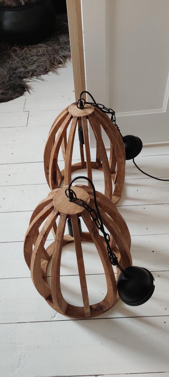 Set van 2 stoere houten hanglampen